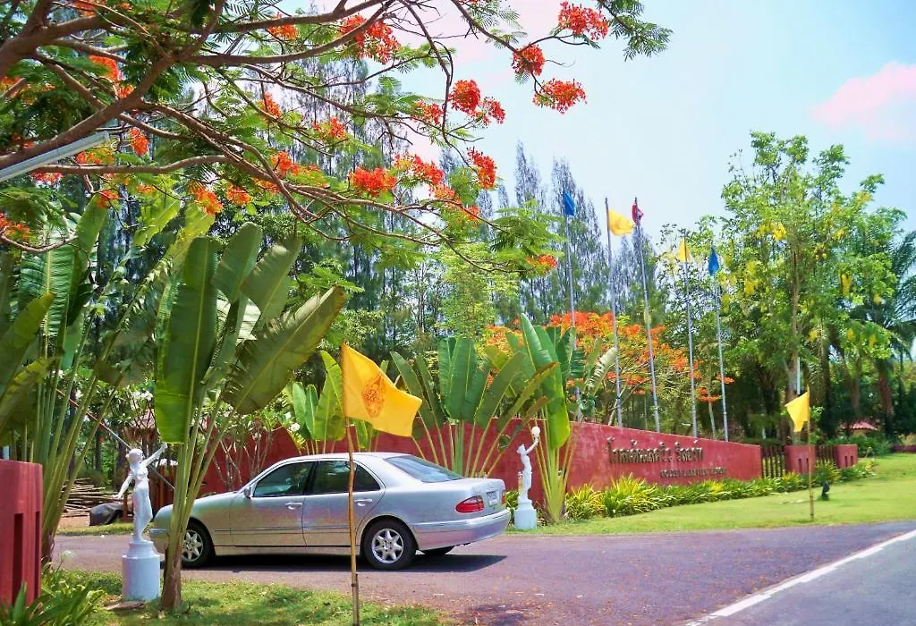 Golden Lake View Boutique Resort-1